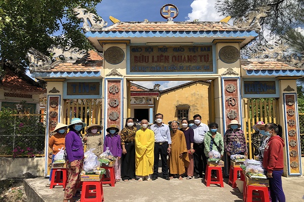 Chuyến từ thiện về với bà con xã Nhựt Chánh, tỉnh Long An